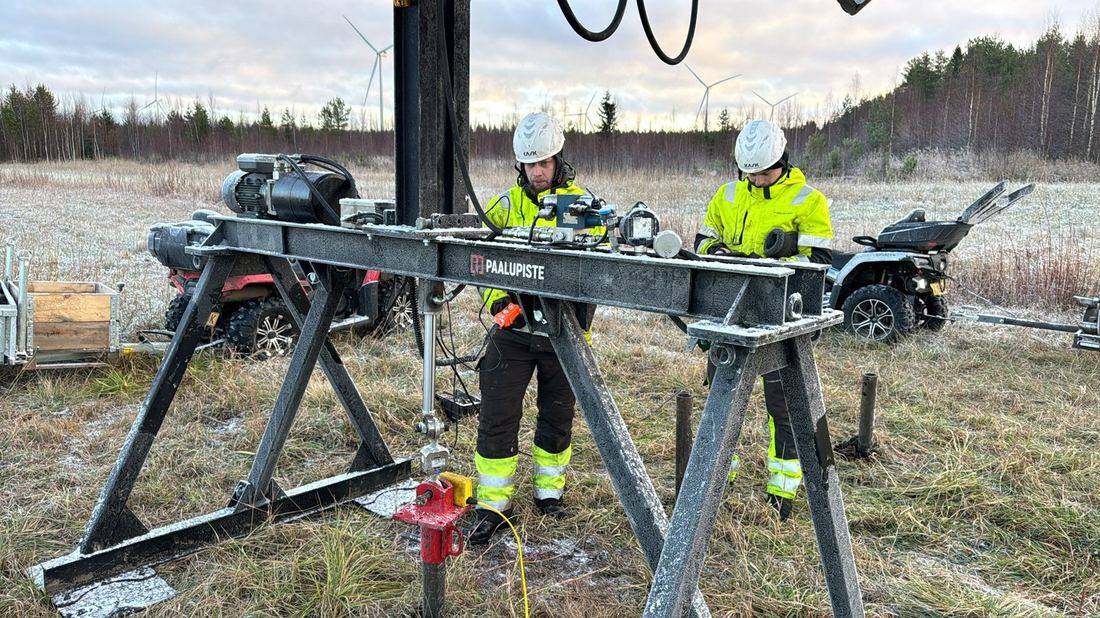 Helicasolin asennusryhmä koepaalutuksessa ja vetokokeissa