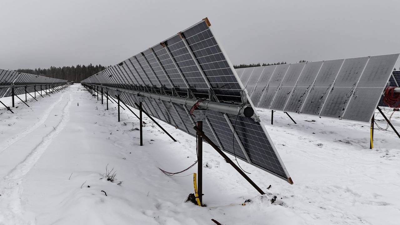 Solar trackers on Helicasol helical-pile foundations — finished installation in winter